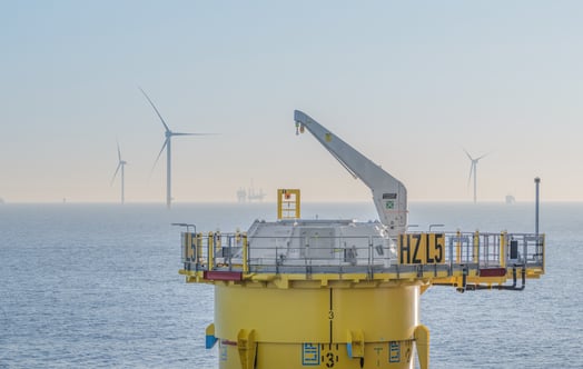 Installasjon av vindturbiner på HKZ-prosjektet på fartøyet Wind Osprey (Cadeler) – tårn, maskinhus og blader installert av Siemens Gamesa. Installasjon av vindturbiner på HKZ-prosjektet på fartøyet Wind Osprey (Cadeler) – tårn, maskinhus og blader installert av Siemens Gamesa.