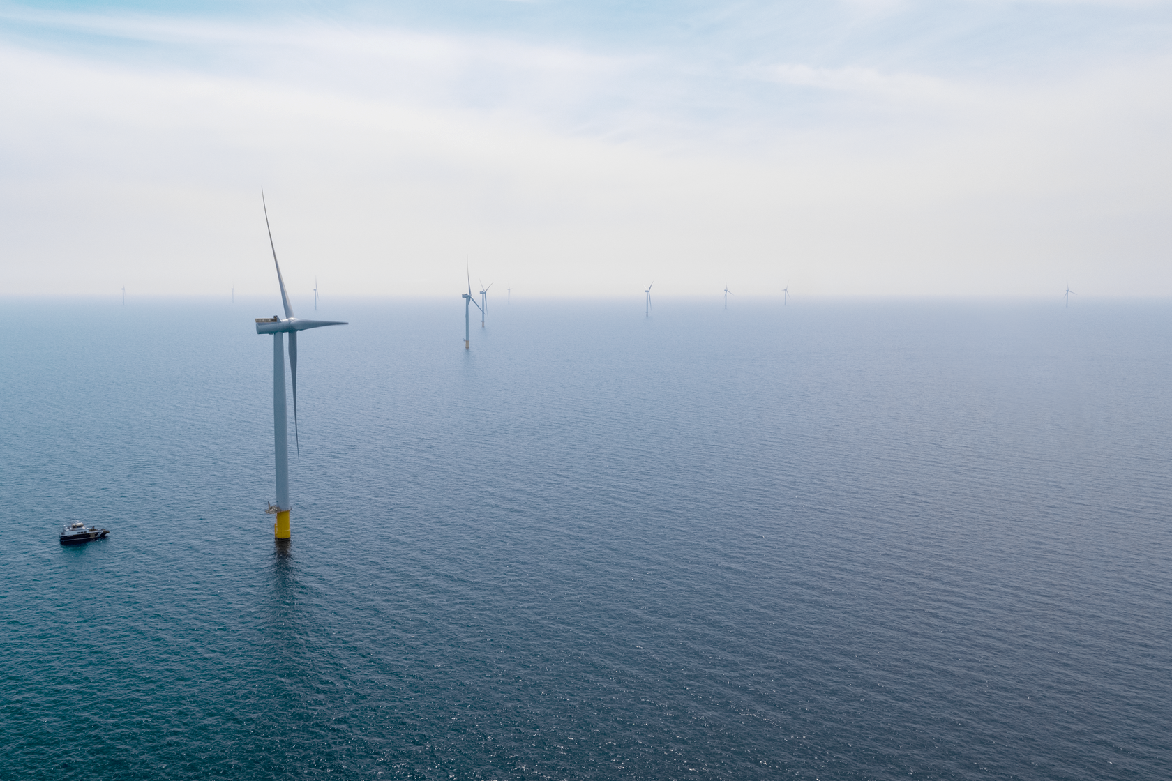 Kriegers Flak er et 600 MW offshore vindkraftanlegg under konstruksjon i Østersjøen på den danske delen av revet med samme navn. Det vil utgjøre en del av en ny 400 MW interkobling mellom Danmark og Tyskland. Kriegers Flak er et 600 MW offshore vindkraftanlegg under konstruksjon i Østersjøen på den danske delen av revet med samme navn. Det vil utgjøre en del av en ny 400 MW interkobling mellom Danmark og Tyskland.