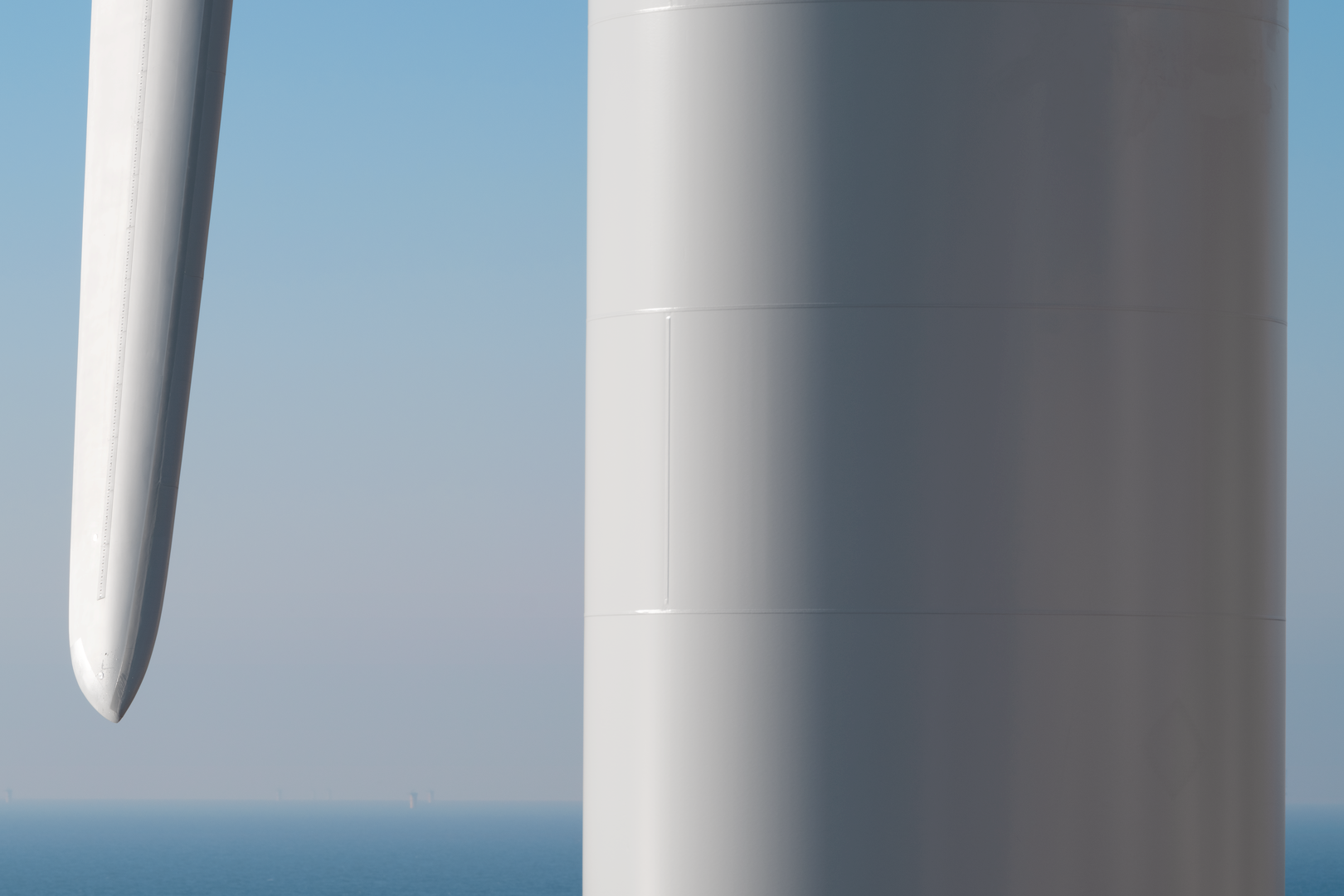 Installering av vindturbiner på HKZ-prosjektet på skipet Wind Osprey (Cadeler); tårn, gondol og blader installert av Siemens Gamesa.